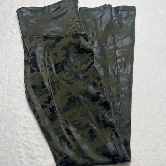 SPANX Camouflage Leggings - Picture 1 of 4